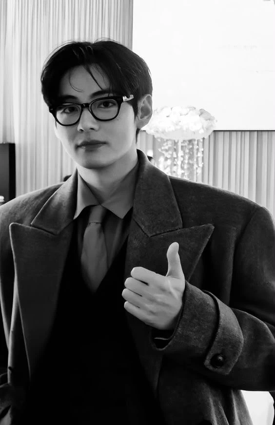 Kim Taehyung thumbnail