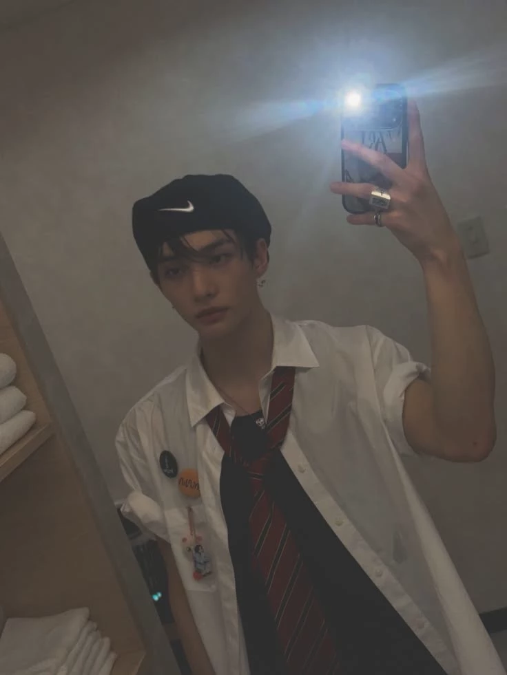 Hwang Hyunjin thumbnail