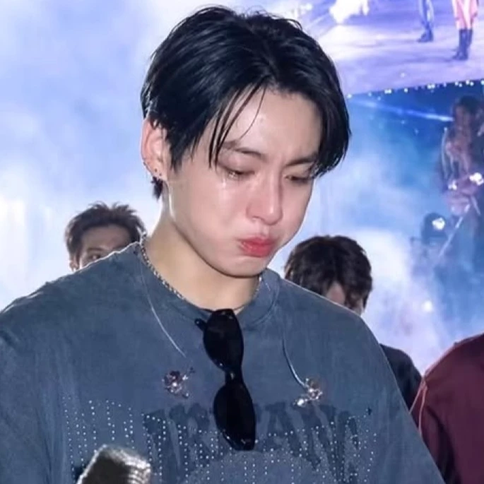 Jungkook “idol” thumbnail