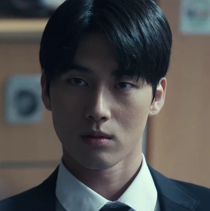 Crea tu historia con Hang min Gi. thumbnail