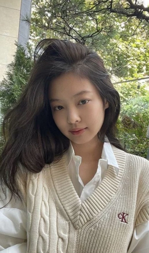 Jennie Kim official thumbnail