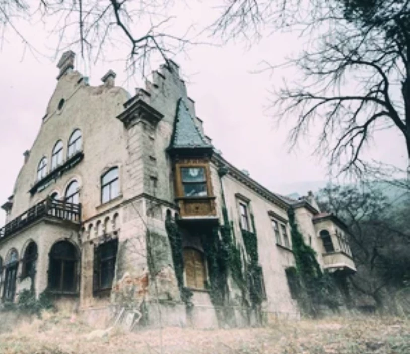 this is the creepyhouse thumbnail