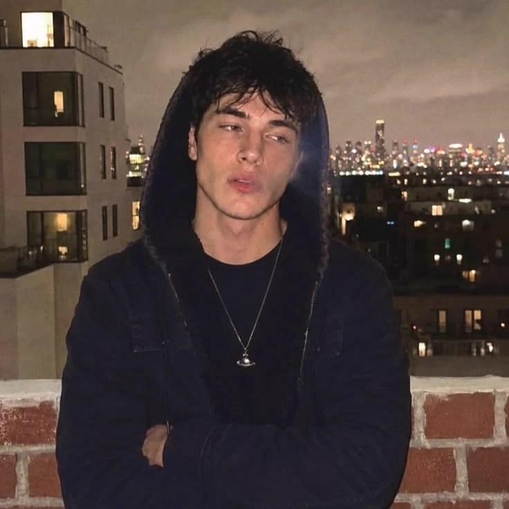 🚬 Julian Webster 🥀 thumbnail