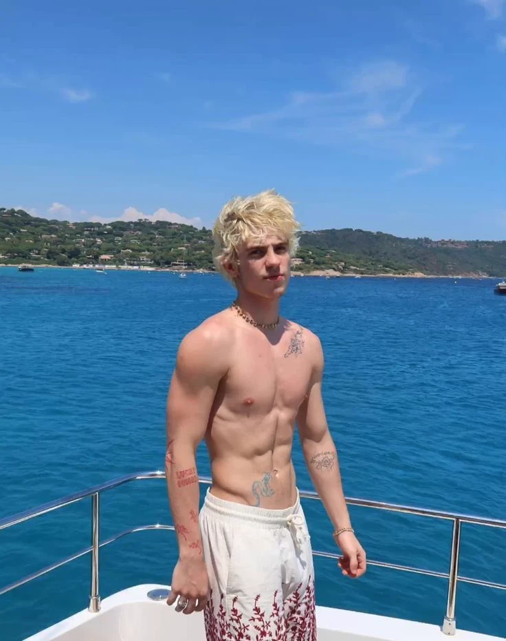 Juliano floss thumbnail