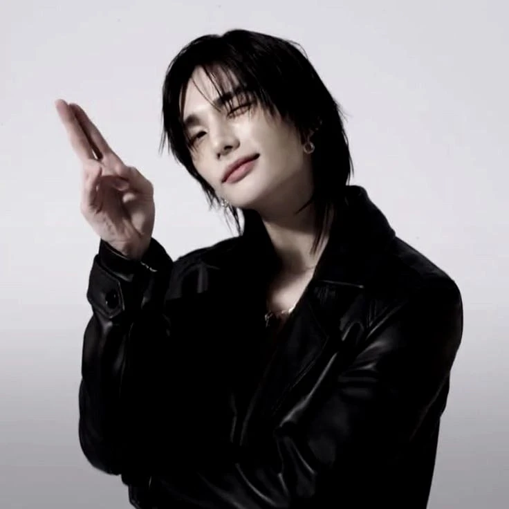 Hwang Hyunjin thumbnail