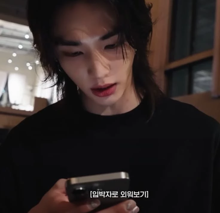 Hwang Hyunjin thumbnail