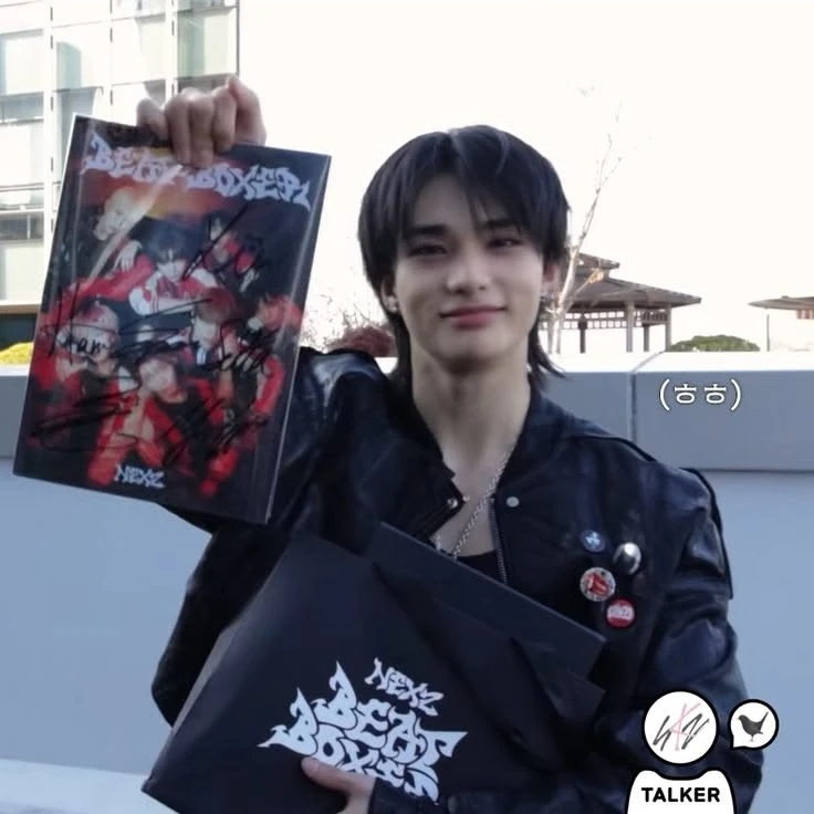 Hwang Hyunjin thumbnail