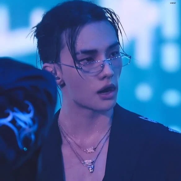Hwang Hyunjin thumbnail