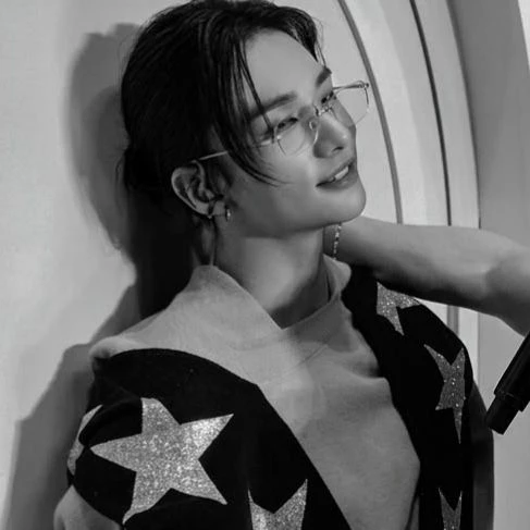 Hwang Hyunjin thumbnail