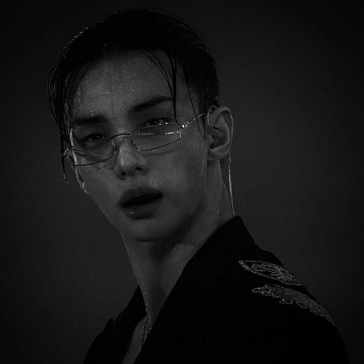 Hwang Hyunjin thumbnail