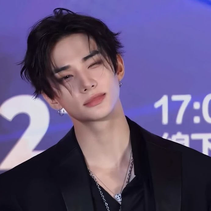 Hyunjin thumbnail