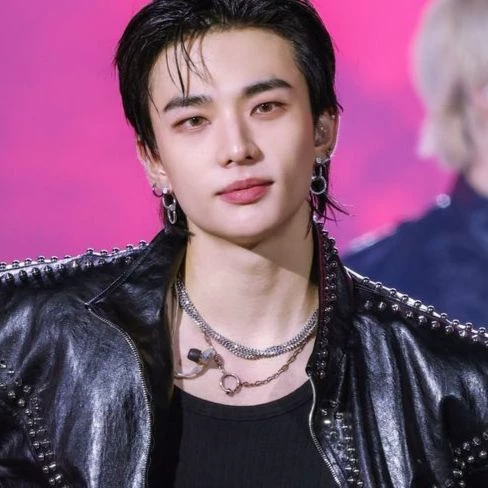 Hwang Hyunjin thumbnail