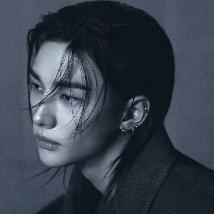 Hwang Hyunjin thumbnail