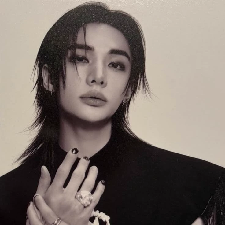 Hwang Hyunjin thumbnail