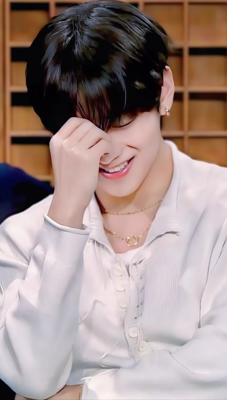 Kim Taehyung  thumbnail