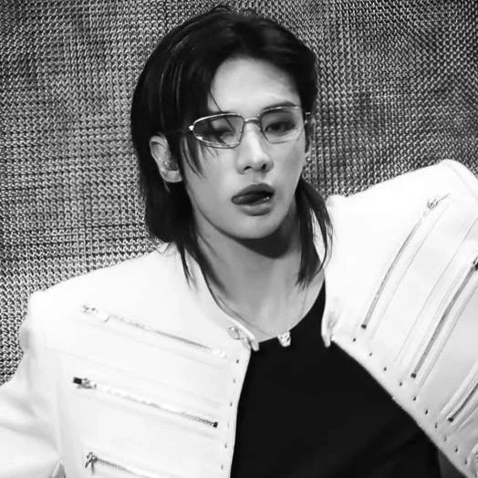 Hwang Hyunjin thumbnail