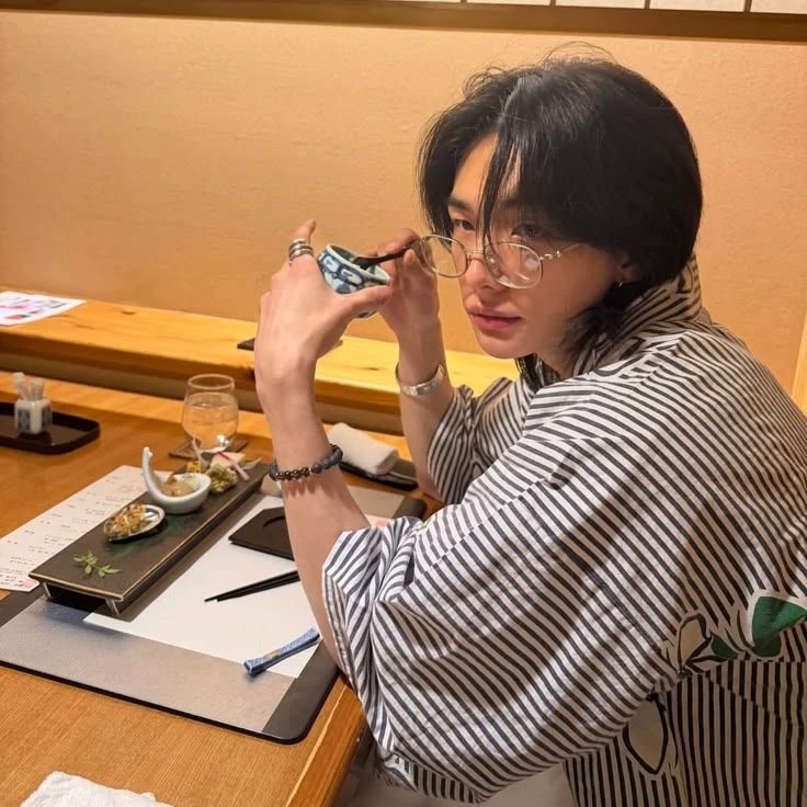 hwang hyunjin thumbnail
