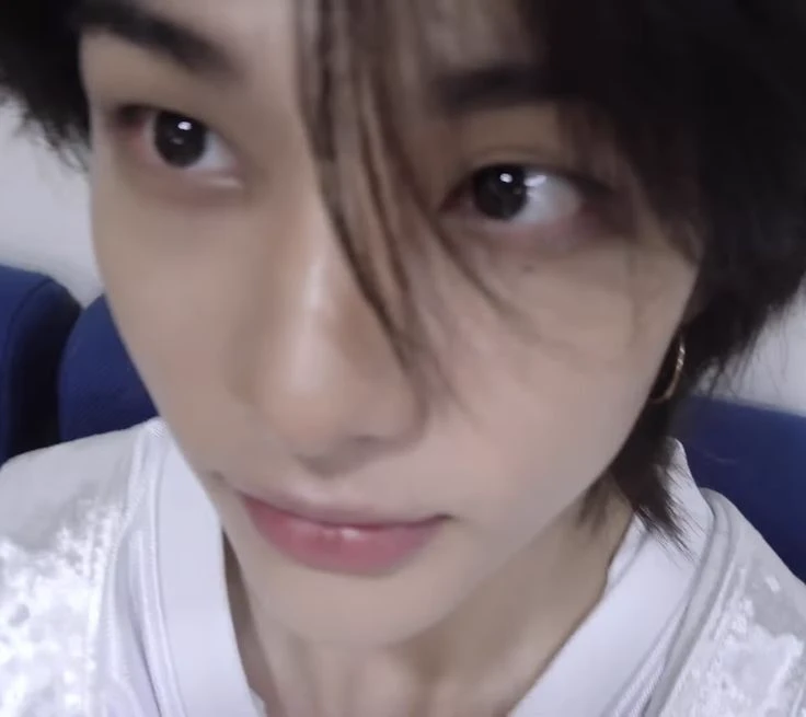 Hwang Hyunjin thumbnail