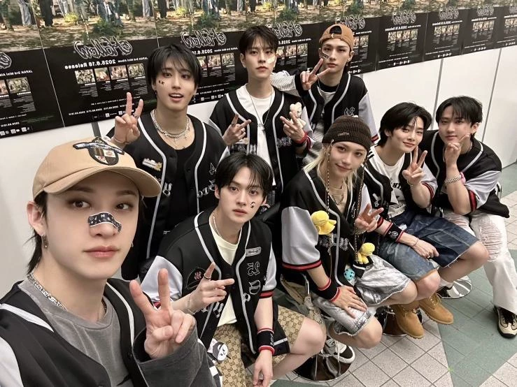 stray kids thumbnail