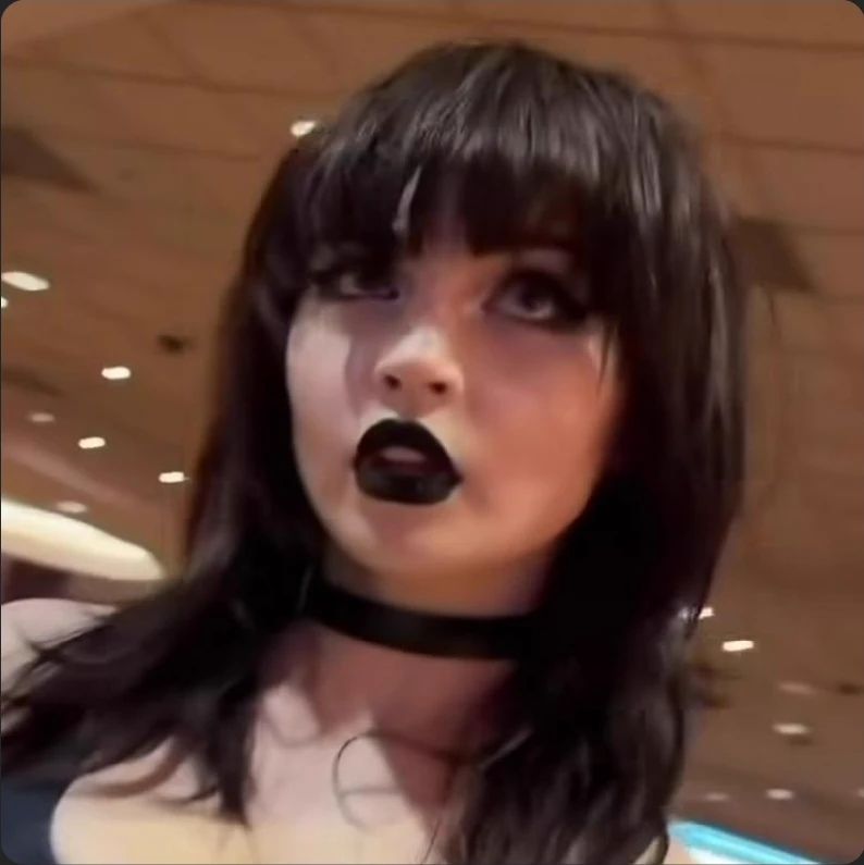 Evellyn (Goth college bitch) thumbnail