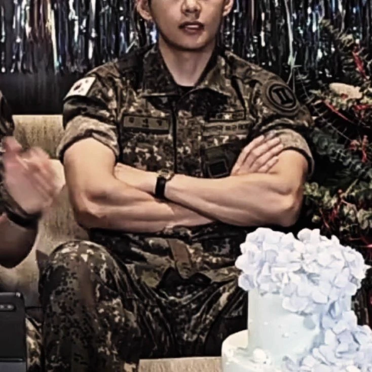 Kim Taehyung thumbnail