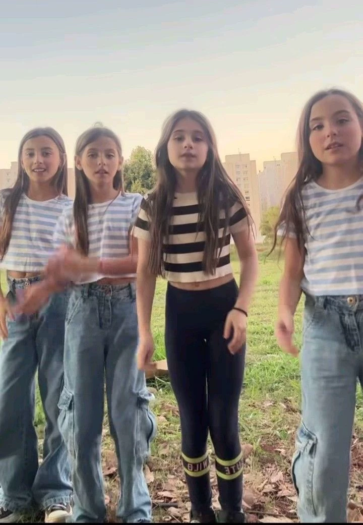 Luna, Zoé, Clara and Chloé thumbnail