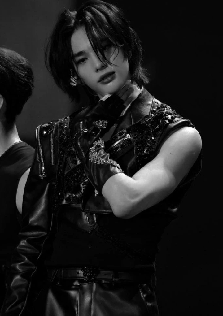 Hwang Hyunjin thumbnail