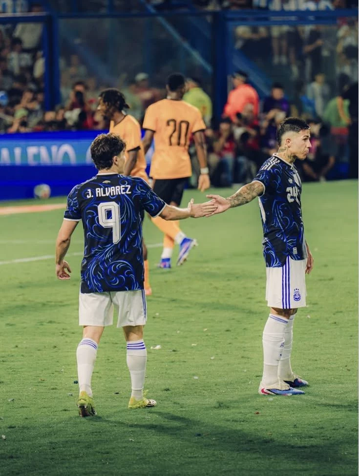 Julián Álvarez and Enzo Fernández. thumbnail