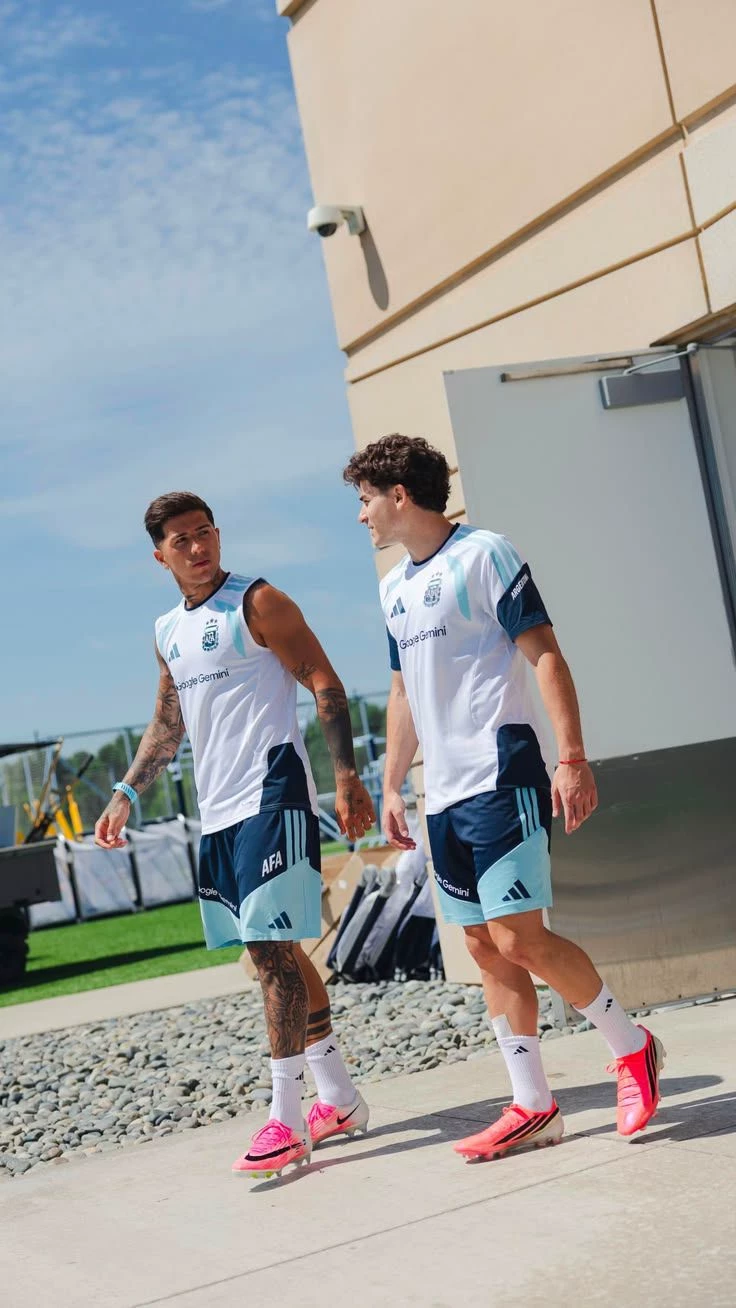 Julián Álvarez and Enzo Fernández thumbnail
