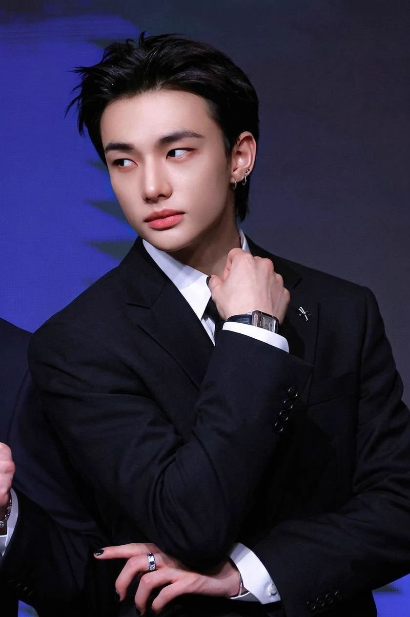 Hwang Hyunjin thumbnail