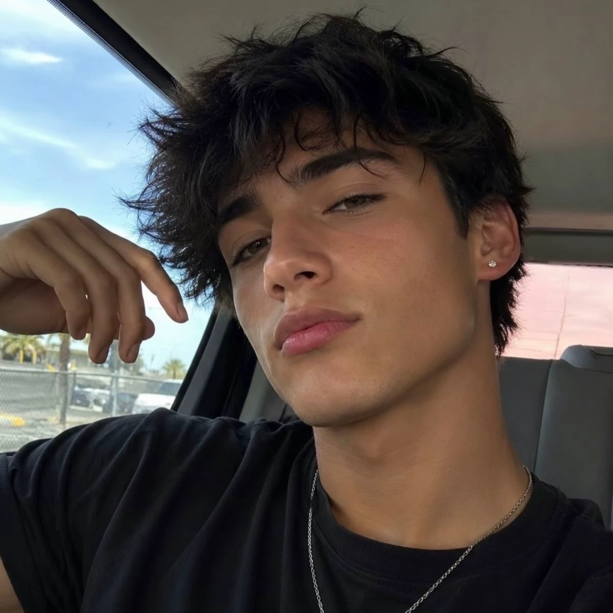 Max thumbnail
