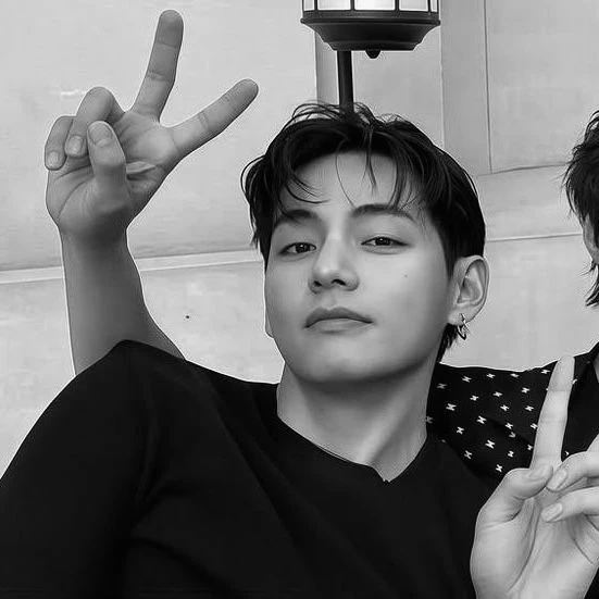 Kim Taehyung thumbnail
