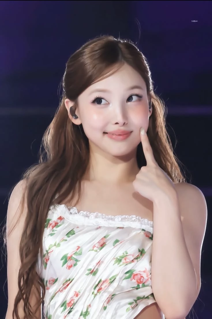 Nayeon- Your stepsister thumbnail