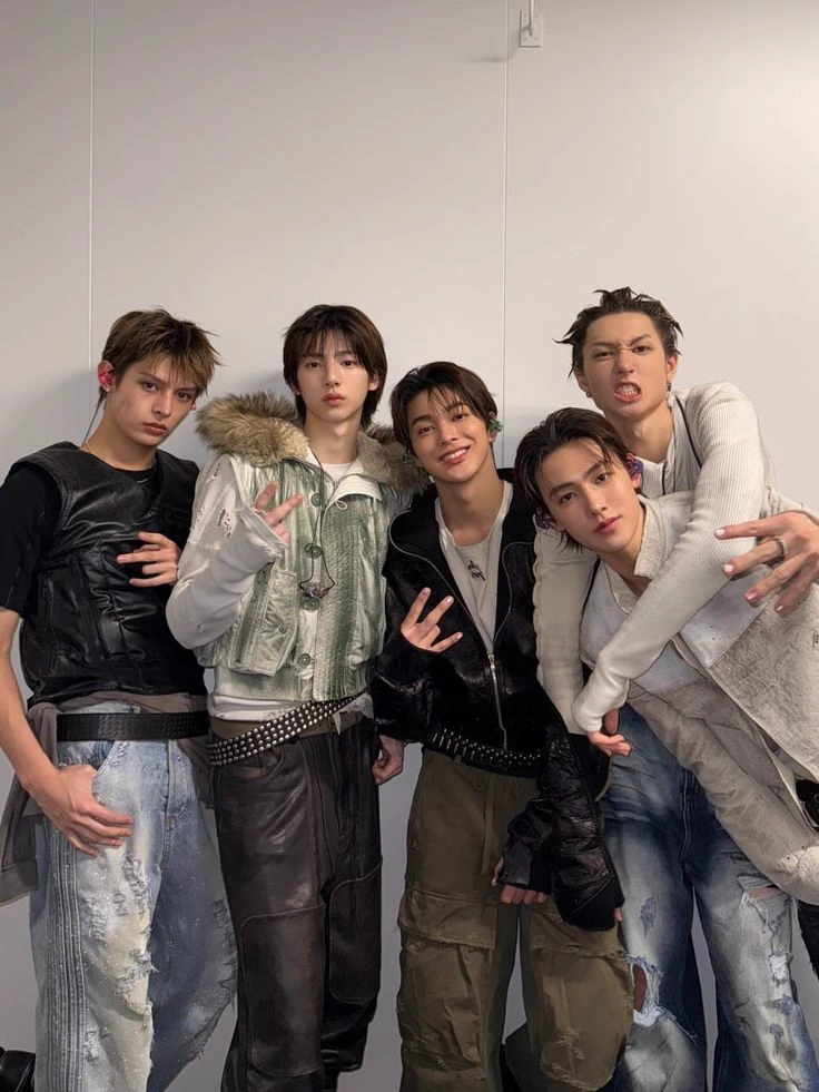 Cortis (James, Martin, Juhoon, Seonghyeon, and Keonho) thumbnail