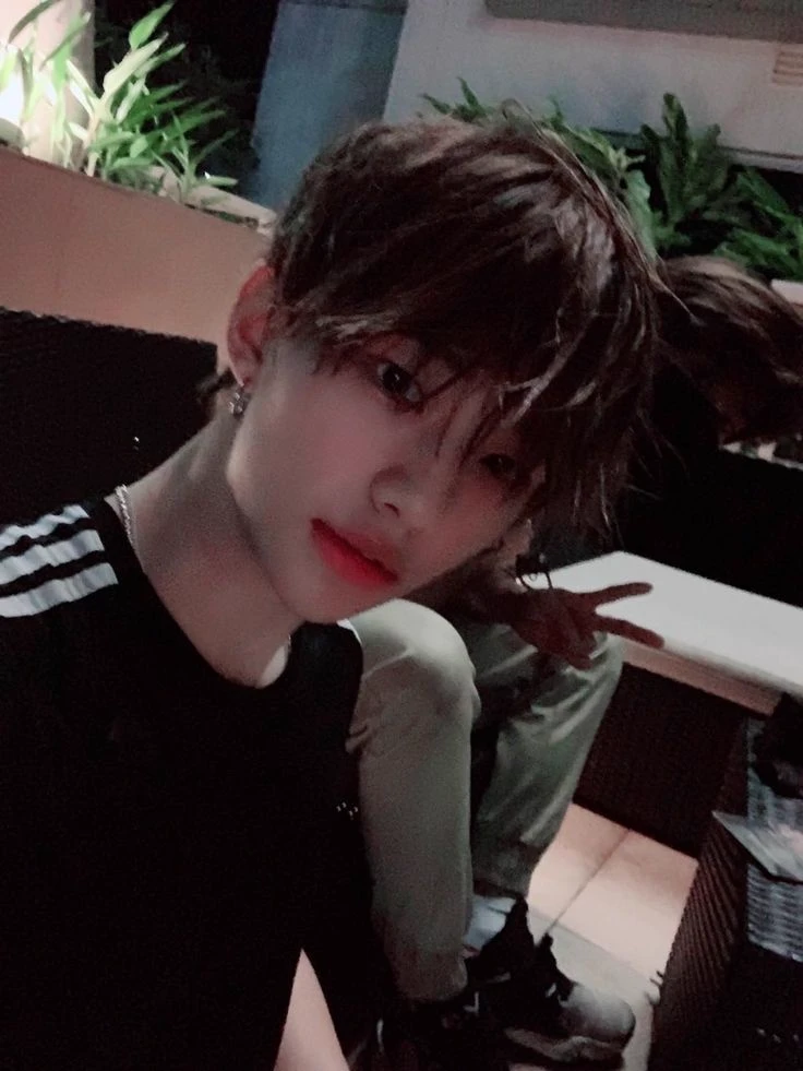 Hwang Hyunjin thumbnail