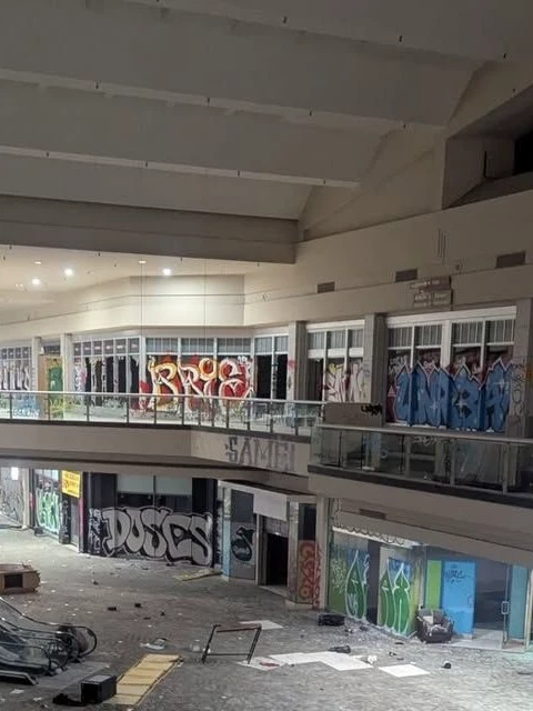 Cosmo [Urbex AU] thumbnail