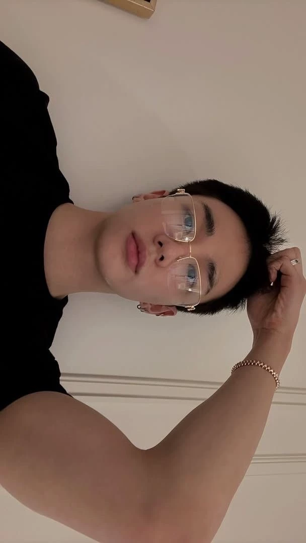 Hwang Hyunjin thumbnail