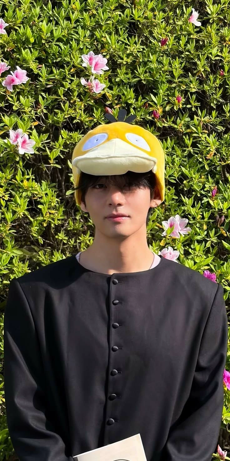 Kim Taehyung thumbnail