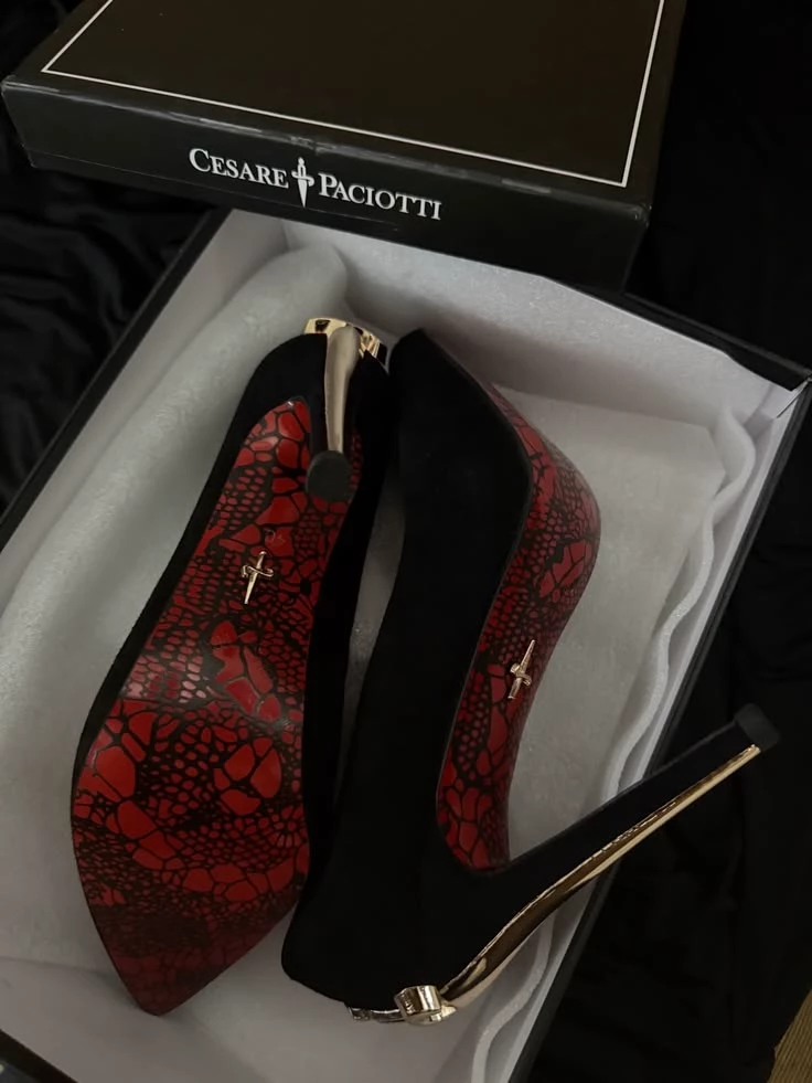 Victor 🍾- The red heels ○o。.(BL) assassins x mafia  thumbnail