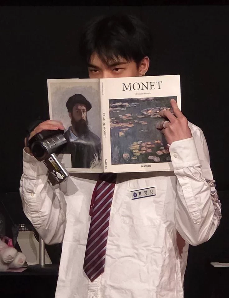 Hwang Hyunjin thumbnail