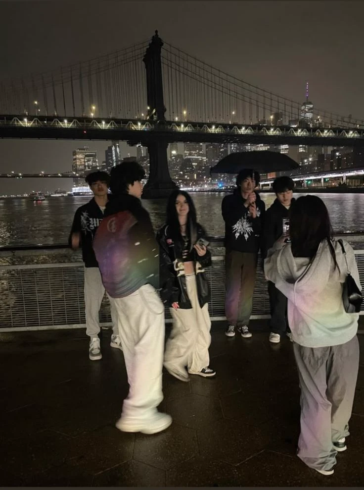 Friends group thumbnail
