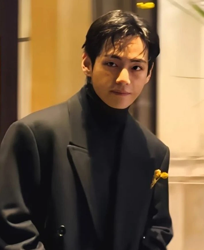 Kim Taehyung thumbnail
