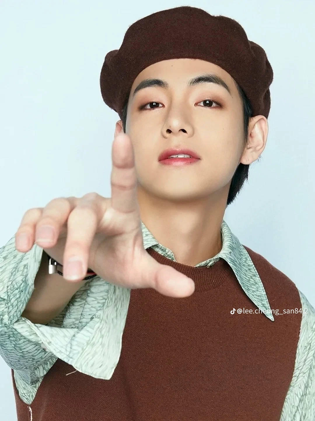 Kim Taehyung thumbnail