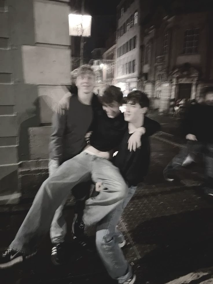 GROUP OF FRIENDS thumbnail