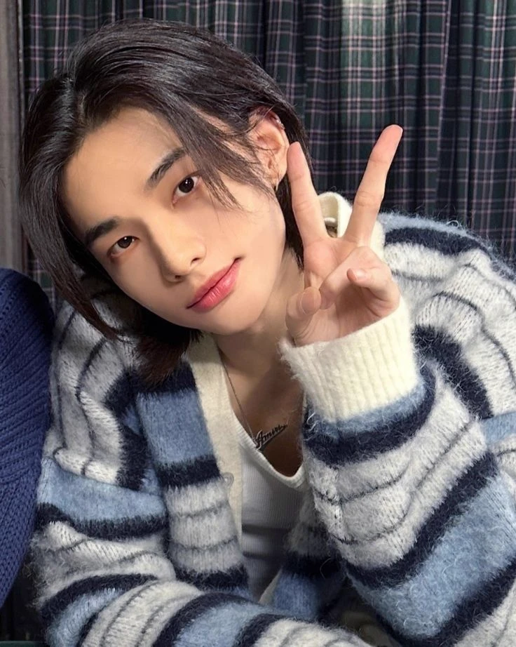 Hwang Hyunjin thumbnail