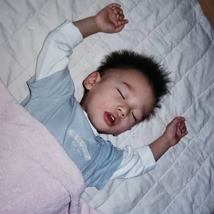 Hwang Hyunjin thumbnail