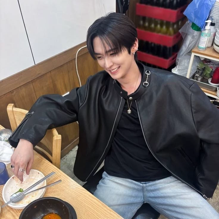 Lee Know thumbnail