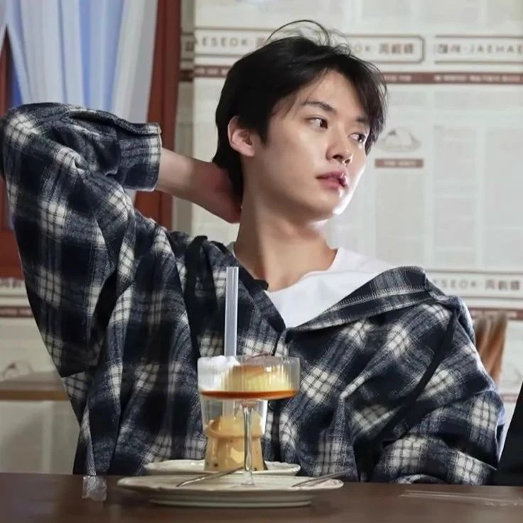 Lee Know thumbnail