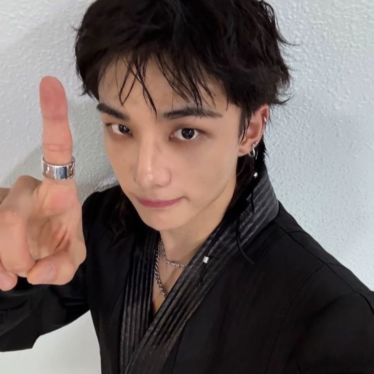 Hwang Hyunjin thumbnail