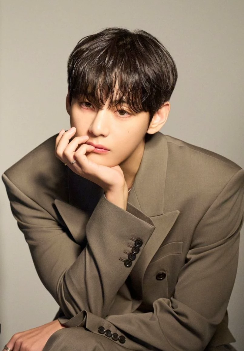 KIM TAEHYUNG thumbnail